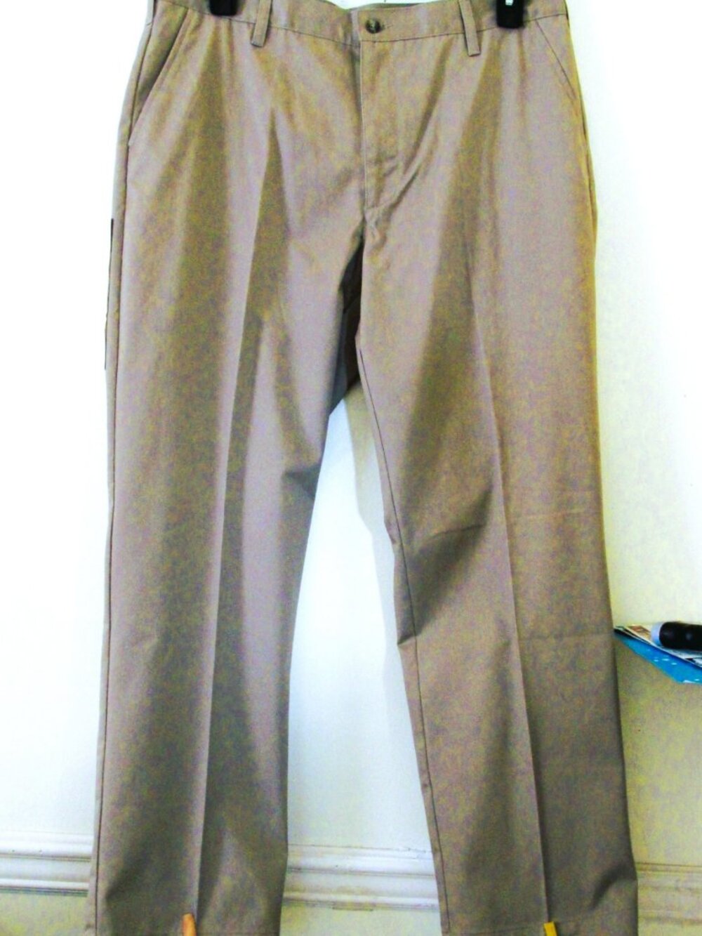 Basic Editions Men's Pants Khakis 36 X 32-Classic Fit~No Wrinkle-Flat Front~New